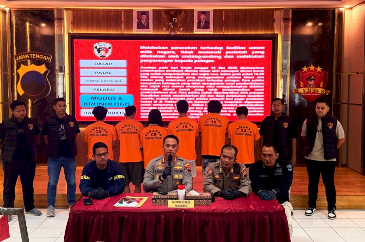 Enam Orang Tersangka Pelaku Anarkis Saat May Day (Hari Buruh Internasional) Di Dalam Konferensi Pers Polrestabes Semarang, (03/05). Diskominfo Blora