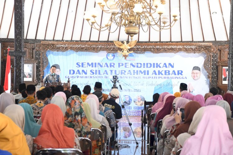 Bupati Purbalingga Saat Menyampaikan Komitmen Untuk Perjuangkan Program Pendidikan Profesi Guru (PPG) Yang Berujung Pada Perolehan Sertifikat Pendidik Dan Tunjangan Profesi Guru Di Purbalingga, Sabtu (26/04). Humas Pemkab Purbalingga 