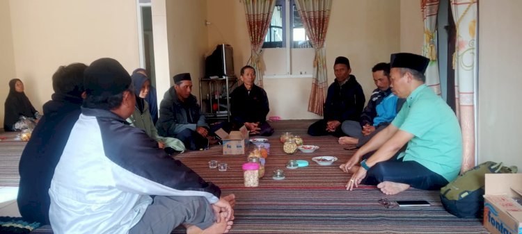Perwakilan Kemenag Banjarnegara Saat Takziah Di Rumah Duka Di Wanayasa, (04/05). Humas Kemenag Banjarnegara 