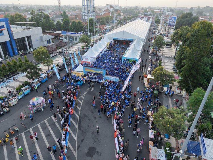 Ribuan Peserta Ikuti Tegal Education Run (Edu Run) 5K 2025. Sepanjang Jalan Pancasila Kota Tegal, Minggu Pagi (04/05) Dipenuhi Pelari Dari Kota Tegal Dan Luar Daerah. Humas Pemkot Tegal
