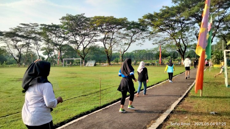 RTH (Ruang Terbuka Hijau) Desa Kambangan. Dipenuhi aktifitas warga pada hari minggu dengan joging. Sofia/RMOLJateng