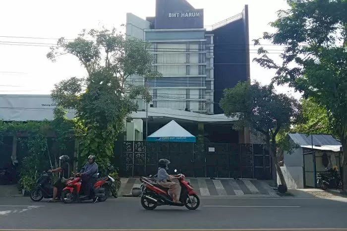 Gedung BMT Harum  Rembang yang sedang dilanda masalah. Dok/RMOLJateng