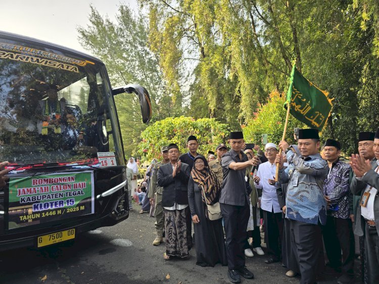 Bupati Tegal Melepas Jemaah Calon Haji Kloter 15, Minggu, (4/5), di Pendopo Amangkurat Kabupaten Tegal. Istimewa 