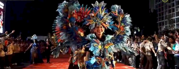 Gelaran Semarang Night Carnival (SNC) 2025, Minggu (4/5) malam berlangsung meriah ribuan masyarakat Semarang menyaksikan sambil menikmati soto gratis (Dok. Pemkot Semarang)