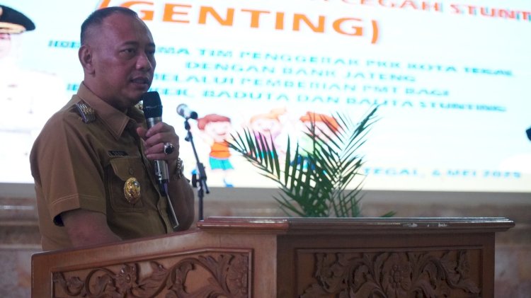 Wali Kota Tegal, Dedy Yon Supriyono membuka Gerakan Orang Tua Asuh Cegah Stunting (GENTING) melalui Bantuan Pemberian Makanan Tambahan (PMT) Ibu Hamil, Baduta dan Balita Stunting Kota Tegal oleh TP PKK Kota Tegal. Selasa,06/05. (Foto.dok humas pemkot tegal)