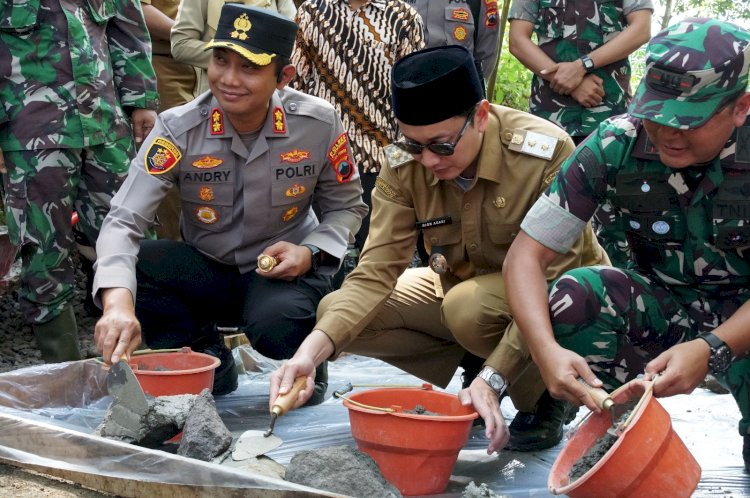 Wakil Bupati Dion Agasi Setiabudi Menjadi Inspektur Upacara TMMD II Sengkuyung Purworejo, Senin (06/05). Prokopim Purworejo