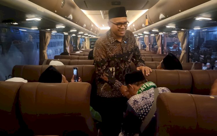 Jemaah Haji Kabupaten Batang Resmi Diberangkatkan Oleh Bupati Batang M Faiz Kurniawan Pada Selasa (06/05) Malam. Diskominfo Batang