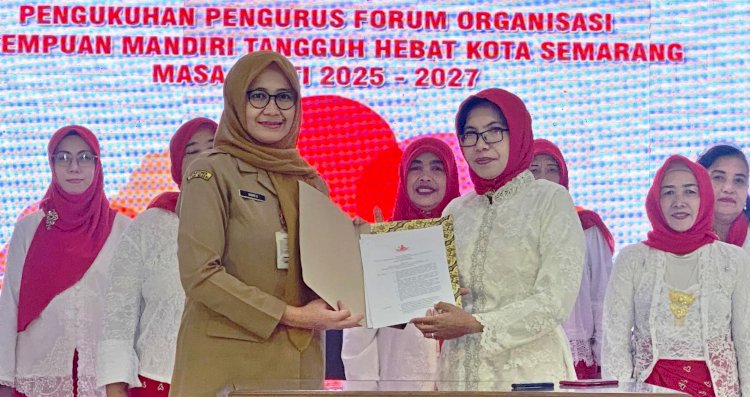 Pengurus baru Perempuan Mandiri Hebat Kota Semarang Masa Bakti 2025 – 2027 resmi dikukuhkan dan berjanji akan menaungi para perempuan di Kota Semarang dengan memberikan bekal dan motivasi sampai pada peningkatan kompetensi (Dok. Permata Hebat Kukuhkan Pengurus Baru)