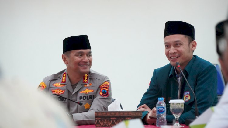 Kapolrestabes Semarang Kombes Pol M. Syahduddi Menggelar Silaturahmi Bersama Forum Kemitraan Polisi Dan Masyarakat (FKPM) Da’i Kamtibmas Dengan Ketuanya M Aris Pandan Setiawan, Rabu (07/05) Sore, Di Aula Polrestabes Semarang. Istimewa