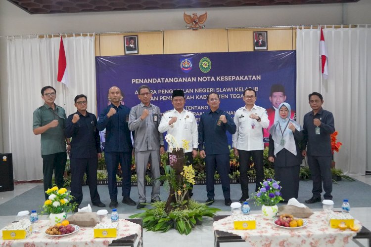 Bupati Tegal Ischak Maulana Rohman bersama Ketua Pengadilan Negeri Slawi Muhammad Adil Kasim beserta Jajarannya. Kominfo Kab Tegal
