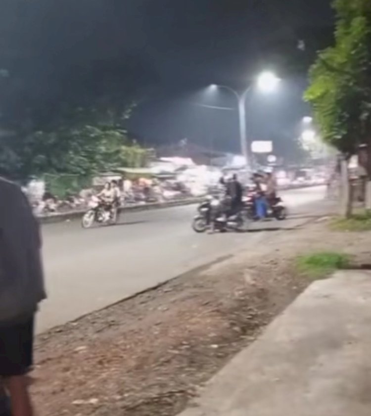 Polisi Bubarkan Aksi Balap Liar Di Sekitar Pedurungan Dan Sempat Terjadi Gesekan Petugas Dengan Pelaku, Jumat (9/5) Dini Hari. Tangkapan Layar Video