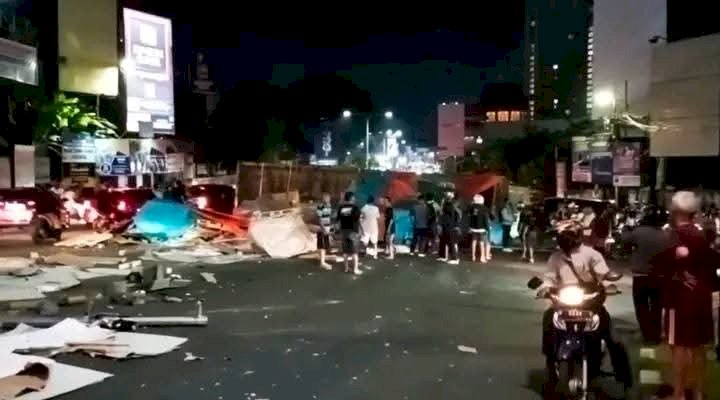 Satu Korban Tewas Kecelakaan Lalu Lintas Truk Terguling Di Tanjakan Tanah Putih Semarang, Kamis (08/05) Malam Merupakan Seorang Mahasiswa Politeknik Negeri Semarang 