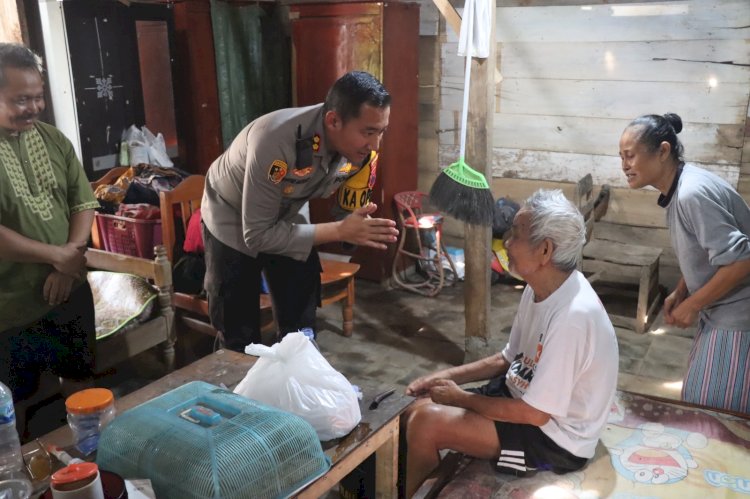 Kunjungan Kerja Dan Silaturahmi Kapolres Boyolali Dalam Rangka Berikan Bantuan Sosial Bagi Lansia Desa Mojo. Humas Polres Boyolali