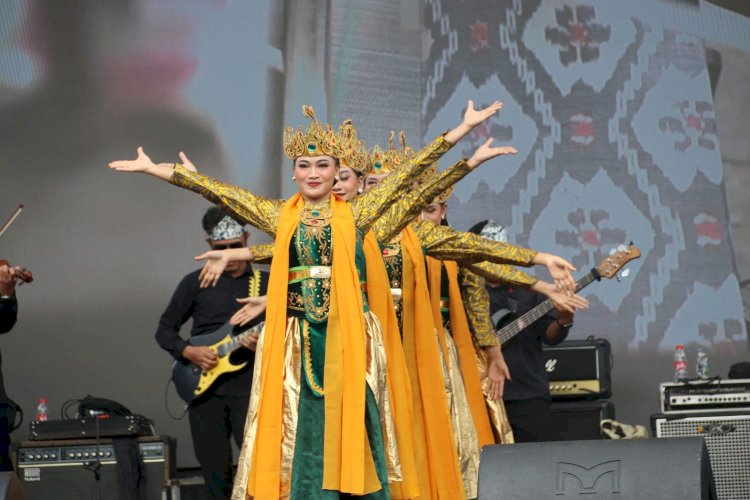 Tari Geol Tegal Versi Baru Tampil Di Gelaran APEKSI, Surabaya. Humas Pemkot Tegal