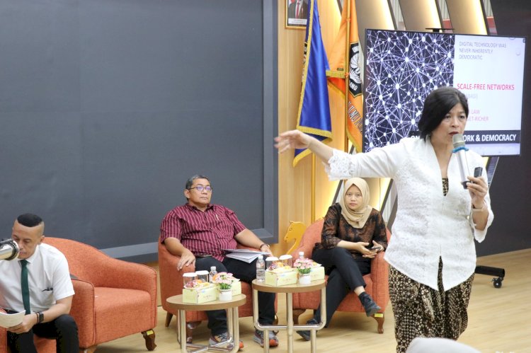 Undip Khawatir Media Sosial Disalahgunakan Untuk Kepentingan Politik Dan Gandeng Pakar Internasional Berbicara Ajak Diskusi Memperkuat Literasi Dengan Bahasan Sudut Pandang Demokrasi Digital. Dokumentasi Undip