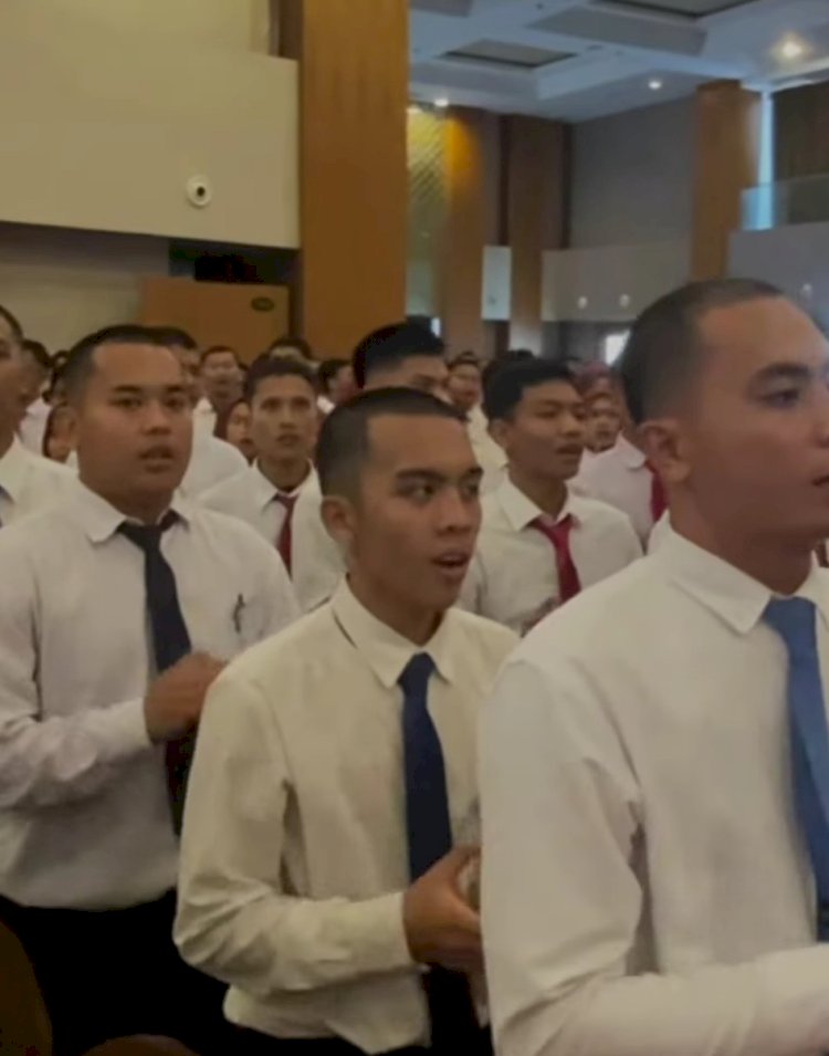 Gubernur Jawa Tengah Ahmad Luthfi Lepas Rombongan Pelajar Magang Di Jepang, Titip Pesan Mereka Agar Jaga Nama Baik Dan Sekaligus Memperkenalkan Jawa Tengah. Dokumentasi Pemprov Jateng