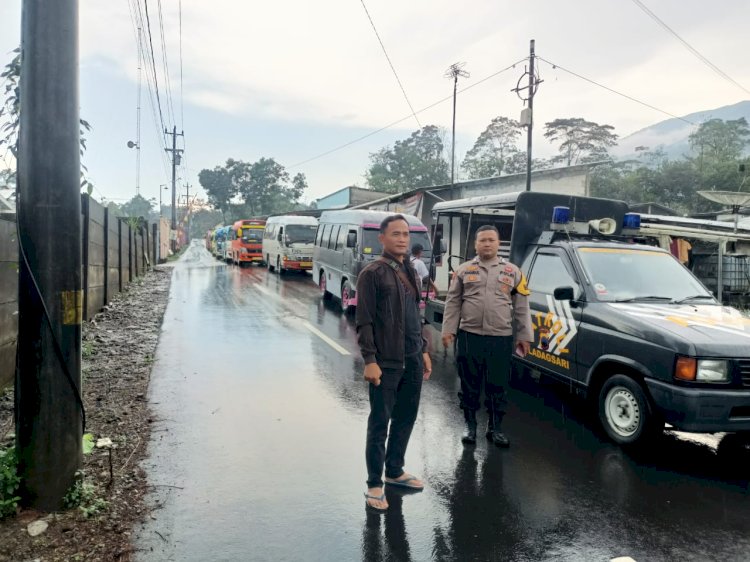 Polres Boyolali Dalam Persiapan Pengantaran Keberangkatan Rombongan Umat Buddhis Kabupaten Boyolali Ke Candi Sewu Sambut Hari Waisak, Senin (12/05). Humas Polres Boyolali