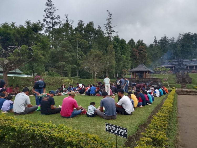 Tradisi Warga Desa Cetho Turun Temurun Sebagai Bentuk Penghormatan Dan Doa Kepada Para Pendahulu Dan Nenek Moyang Mereka. Istimewa
