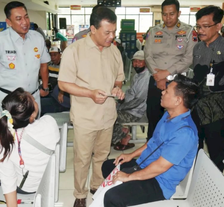 Program pemutihan Pajak Kendaraan Bermotor (PKB) kebijakan Pemerintah Provinsi Jawa Tengah selama satu bulan berjalan sudah berhasil peroleh pemasukan sebesar Rp 223 miliar (Dok. Sidak Gubernur Luthfi tinjau antusias masyarakat di Kantor Samsat)