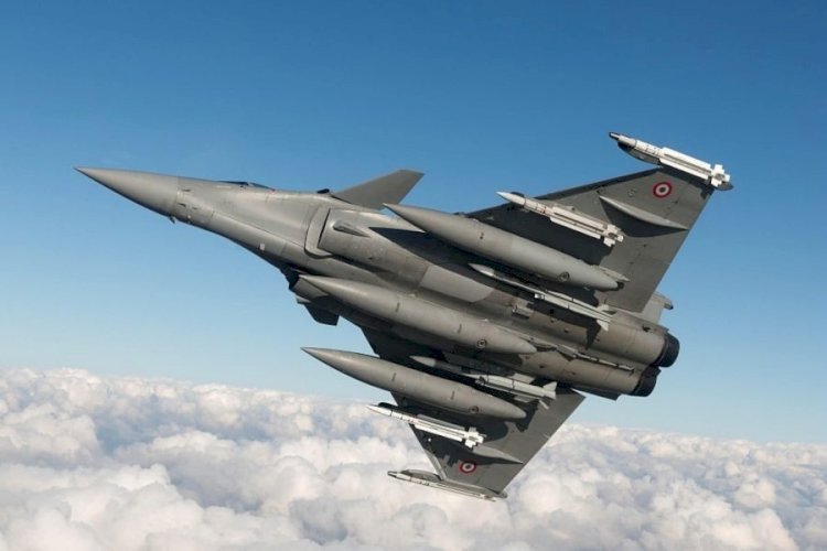 Pesawat Rafale Sedang Mengudara. Dassault