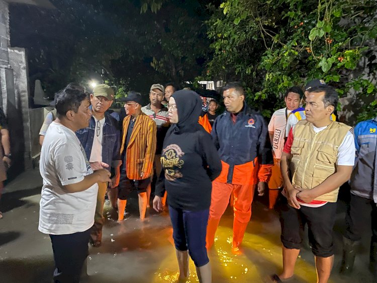 Bupati Etik Suryani Lakukan Peninjauan Lokasi Banjir Di Desa Pondok Kecamatan Grogol Sukoharjo