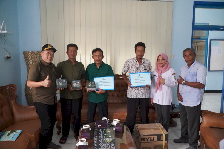 Ketua DPRD Jepara Serahkan Alat Bantu Tangkap Dan 10 Unit Mesin Diesel Bagi Nelayan. Yosef Hidayat/RMOLJawaTengah