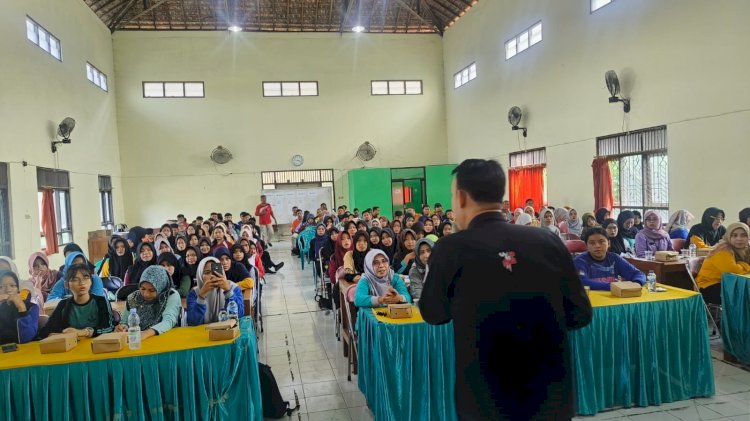 DPC Geram Kabupaten Blora bersama Ketua DPD Geram Jateng Havid Sungkar gelar acara sosialisasi bahaya narkoba diikuti ratusan pelajar SMP dan penyuluhan di Rutan II B Blora, Jumat (16/5) (Dok. DPRD Geram Jateng)
